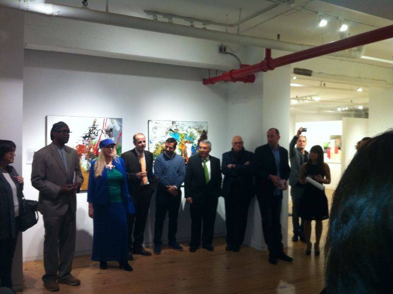 Manuel Franch junto con artistas internacionales en el momento de la presentación. [ Pinturas Taurinas en Agora Gallery, Nueva York ]