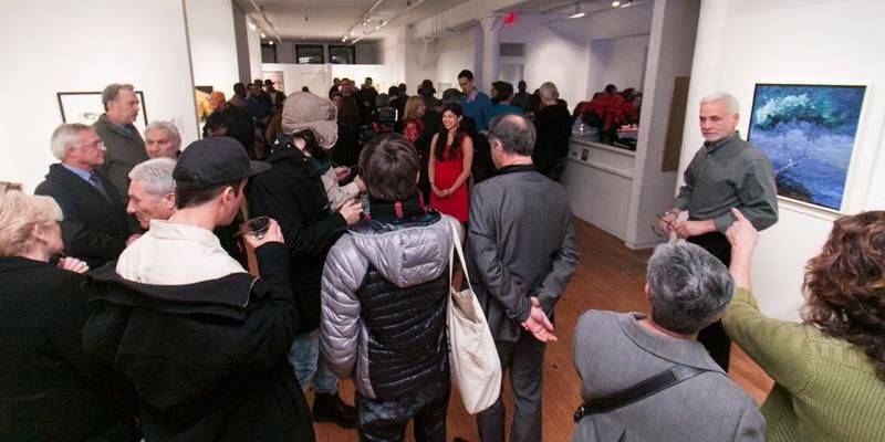 Púbico en la galeria [ Pinturas Taurinas en Agora Gallery, Nueva York ]